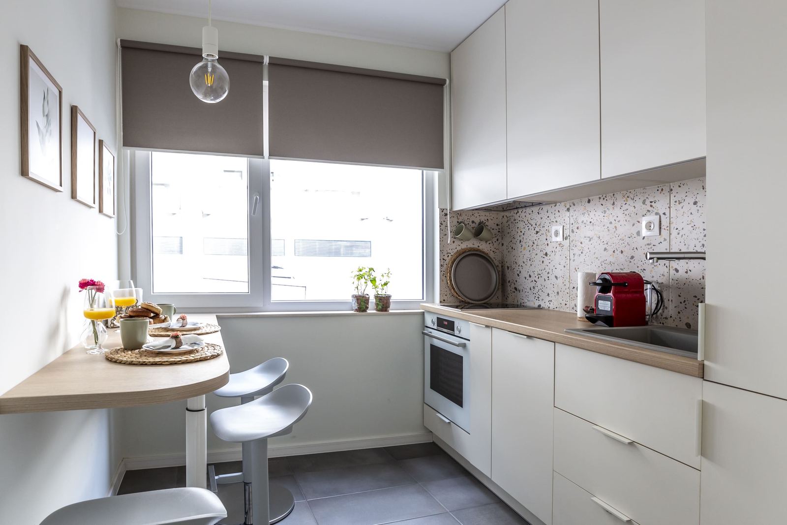 Kitchen with breakfast bar, stools and coffee machine